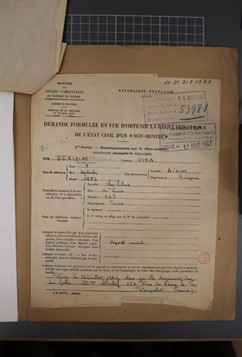 Documents fournis par le projet Convoi 777. Vida BENIACAR, née Vidah BENSIGNOR, 1886 – 1944 : Documents fournis par le projet Convoi 77. Elle est reconnue par l’état civil étant décédée en déportation le 5 août 1944 à Auschwitz.